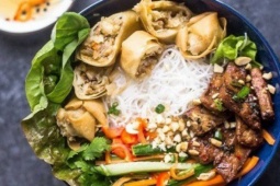 Loại rau sống ăn kèm bún thịt nướng lại có tác dụng hỗ trợ ngừa ung thư ruột kết – bạn có đang bỏ lỡ?