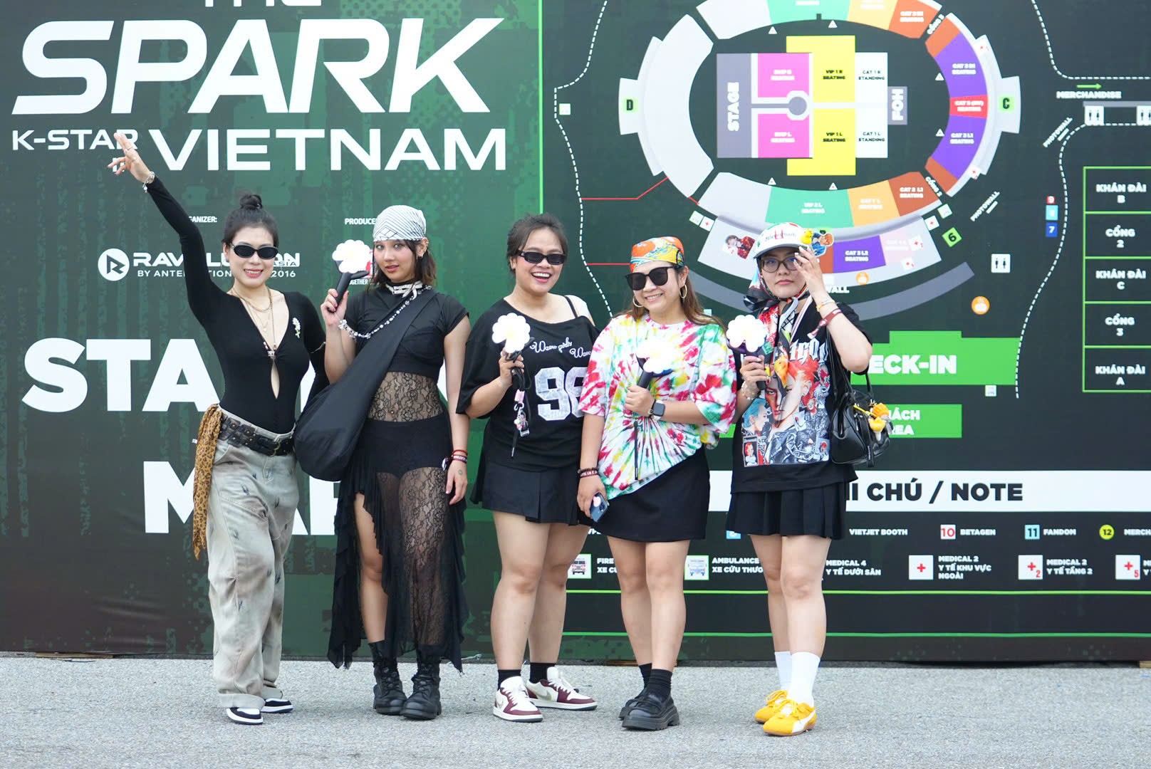 Siêu concert trước giờ G, sức nóng không đùa tại SVĐ Mỹ Đình - 8