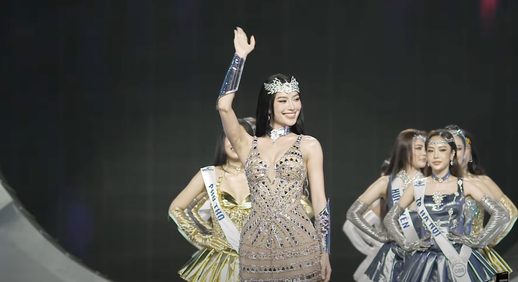 Á hậu Hoàng Nhung