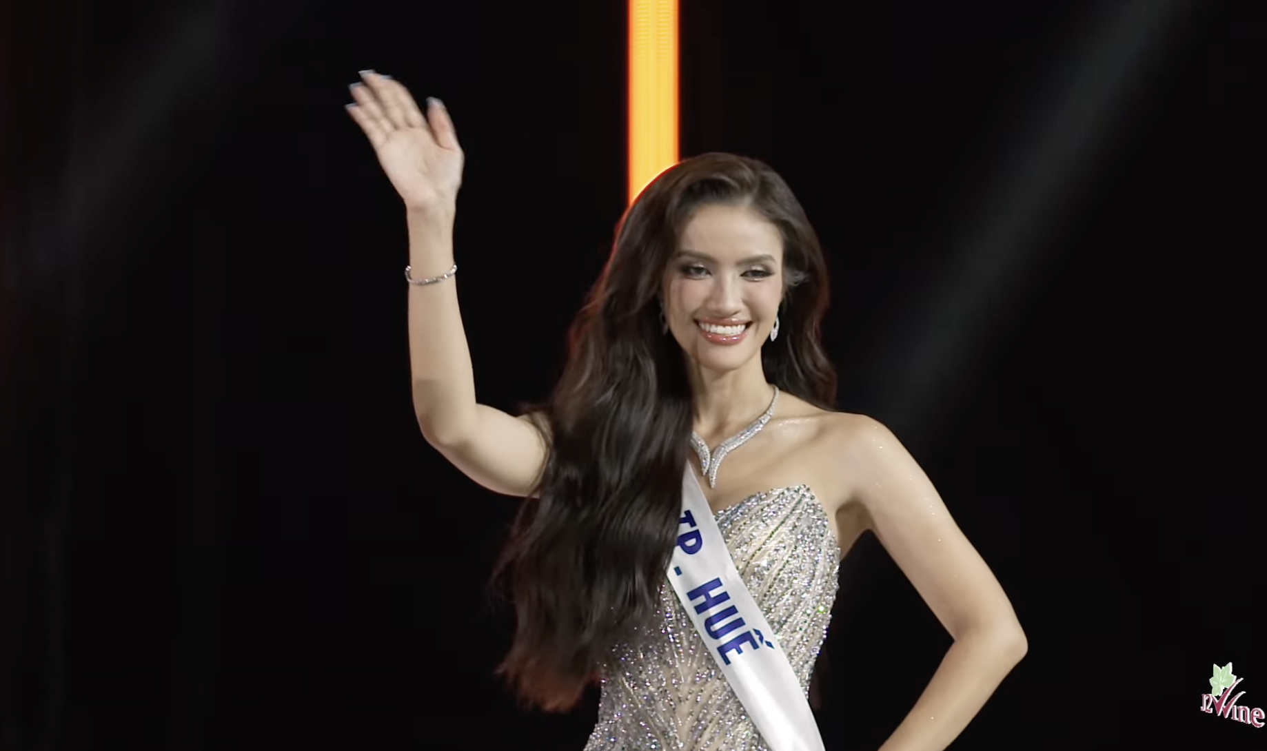 Á hậu của Hoa hậu Hoà bình Việt Nam được gọi tên đầu tiên vào top 5