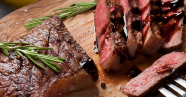 Ăn nhiều thịt có hại thận không, người bị suy thận cần lưu ý gì?