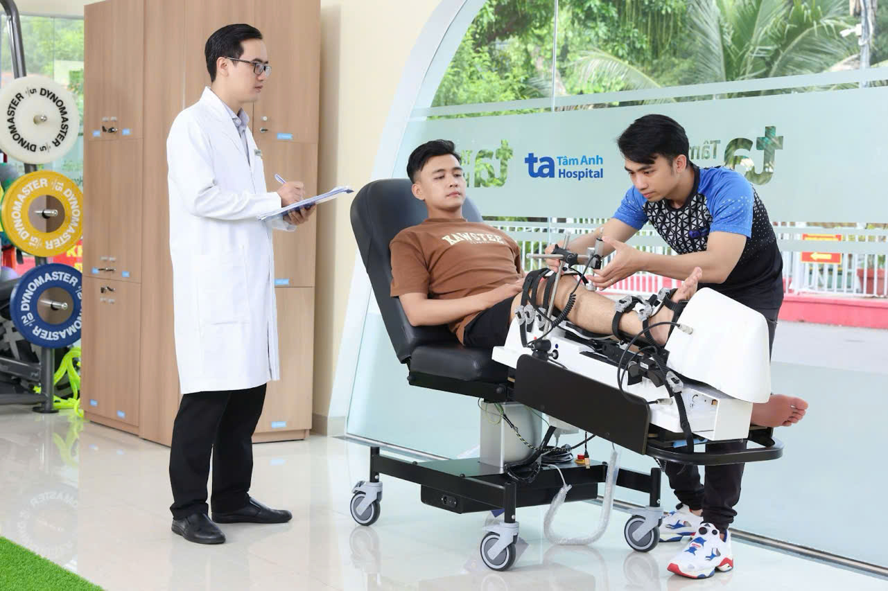 Robot lượng giá dây chằng Dyneelax là robot đầu tiên trên thế giới có khả năng đánh giá tự động tổn thương dây chằng gối. Ảnh: Hệ thống BVĐK Tâm Anh