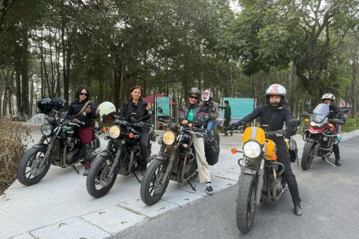 Nhóm các biker nữ trong một chuyến đi. Ảnh NVCC.