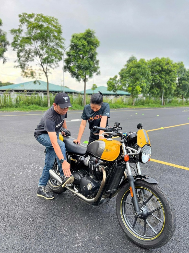Tự tin vượt qua những cung đường khó. Ảnh NVCC.