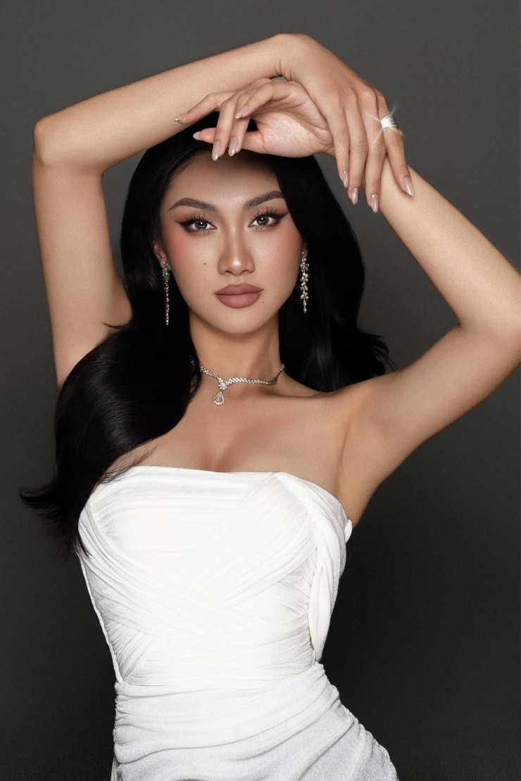 Phong thái tranh biện tự tin cùng kỹ năng trình diễn mãn nhãn giúp Phương Linh chinh phục ban giám khảo và giành được vương miện Miss Cosmo Vietnam 2025.