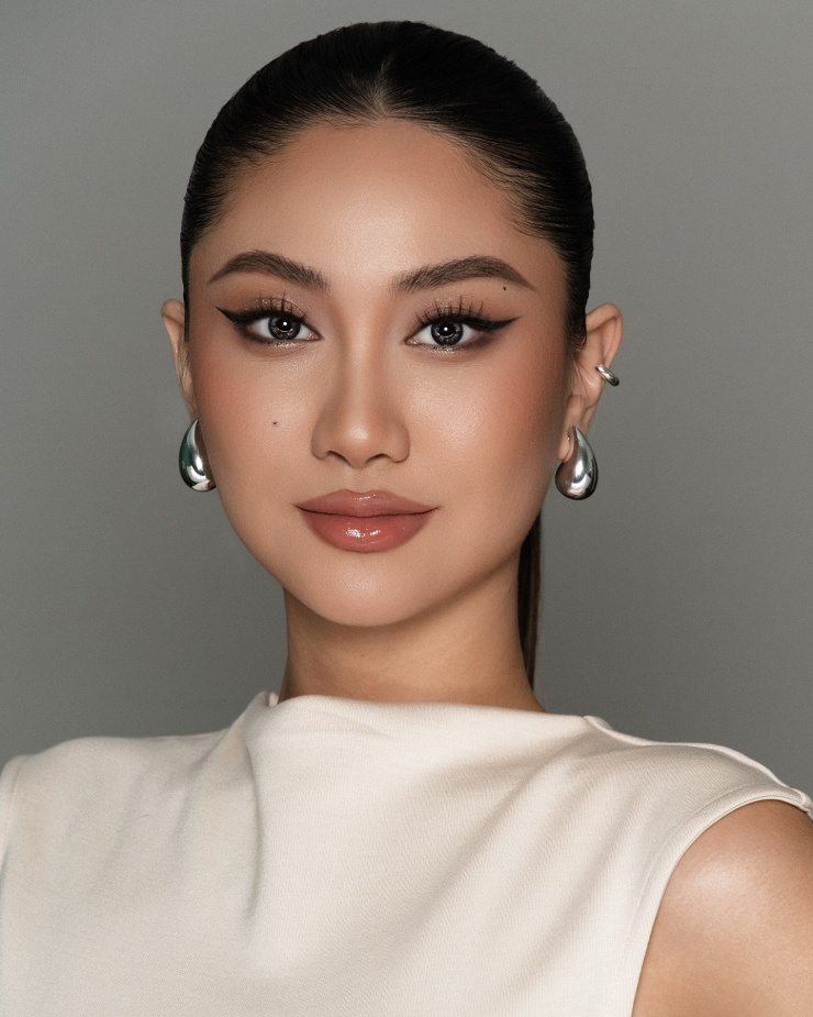 &nbsp;Phương Linh đặc biệt yêu thích bộ môn múa cột. Cô bắt đầu theo học từ khi trở về Việt Nam: "Múa cột thường đưa tôi đến giới hạn an toàn và tạo cảm giác sợ hãi. Những ngày đầu, khi thấy giáo viên làm mẫu động tác, tôi không thể hình dung có ngày mình làm được nhưng đến nay đã chinh phục được".