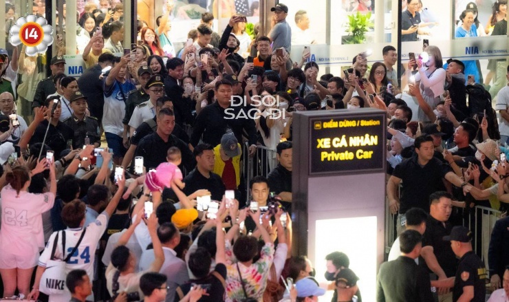 Chuyện khó tin về em 1 tuổi có kinh nghiệm đu idol 2 năm, nổi tiếng vì bức ảnh đón G-Dragon - 2