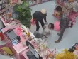 [CLIP] Hai đối tượng dùng dao khống chế nữ nhân viên cửa hàng thời trang