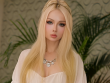 Vẻ ngoài cơ bắp của 'búp bê Barbie sống' sau 10 năm