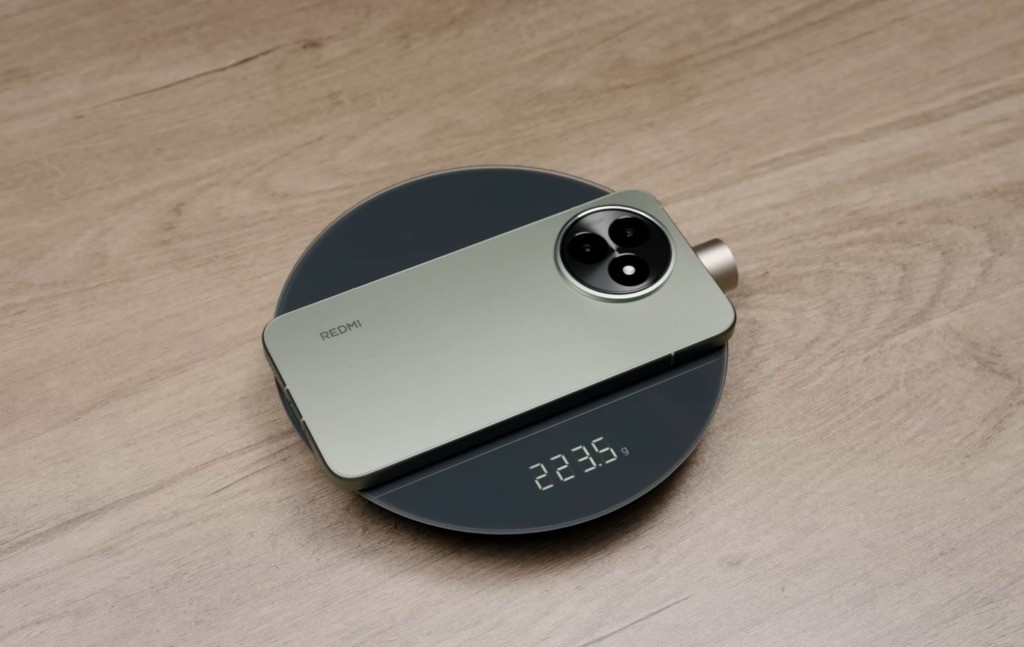 Redmi K80 Ultra có khung nhôm phẳng được gia công bằng máy CNC và mặt sau bằng sợi thủy tinh