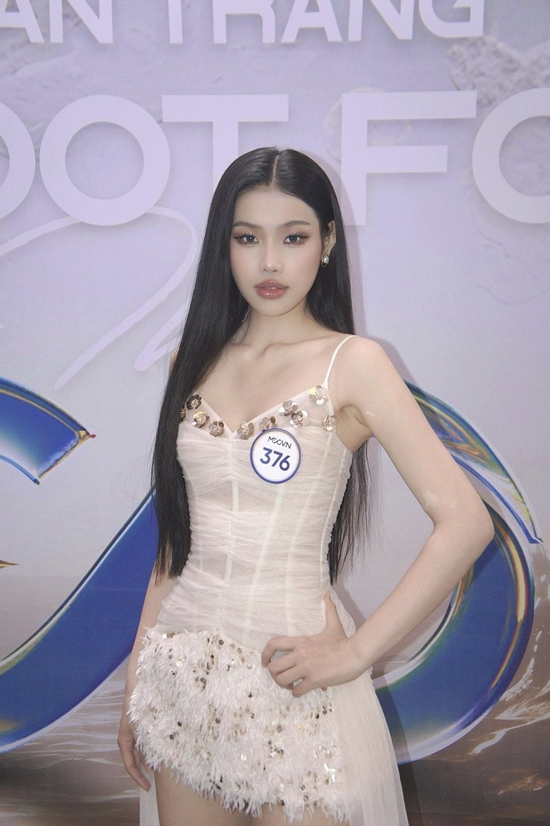 'Ngựa ô' Đỗ Cẩm Ly: Từ 27,3 điểm thi đại học đến Á hậu Hoa hậu Hoàn vũ Việt Nam - 18