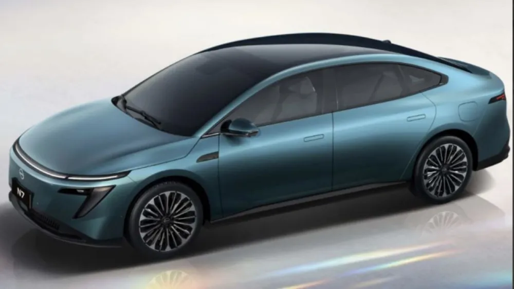 Chiếc ô tô Nhật có giá 365 triệu đồng 'cháy hàng' - 1