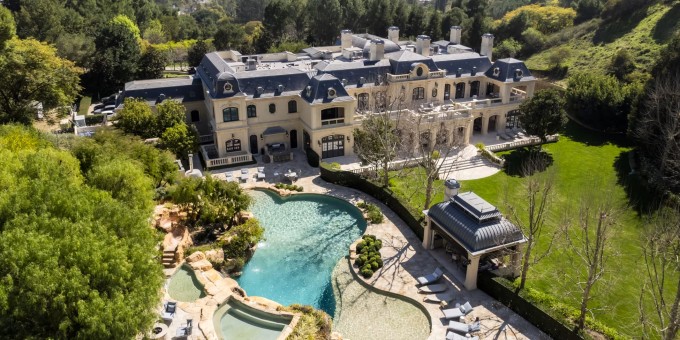 Biệt thự mới của Paris Hilton.