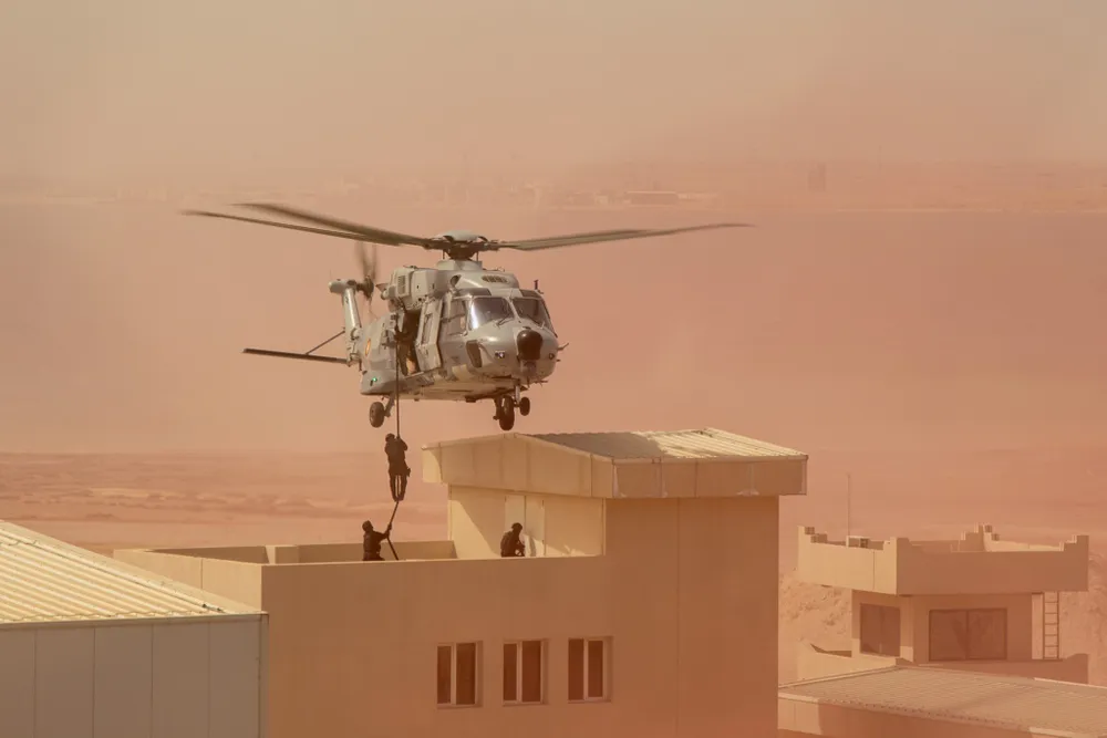 Lực lượng tác chiến đặc biệt Mỹ và Qatar huấn luyện chung trong cuộc tập trận Invincible Sentry 25 hồi tháng 5 tại Qatar. Ảnh: CENTCOM