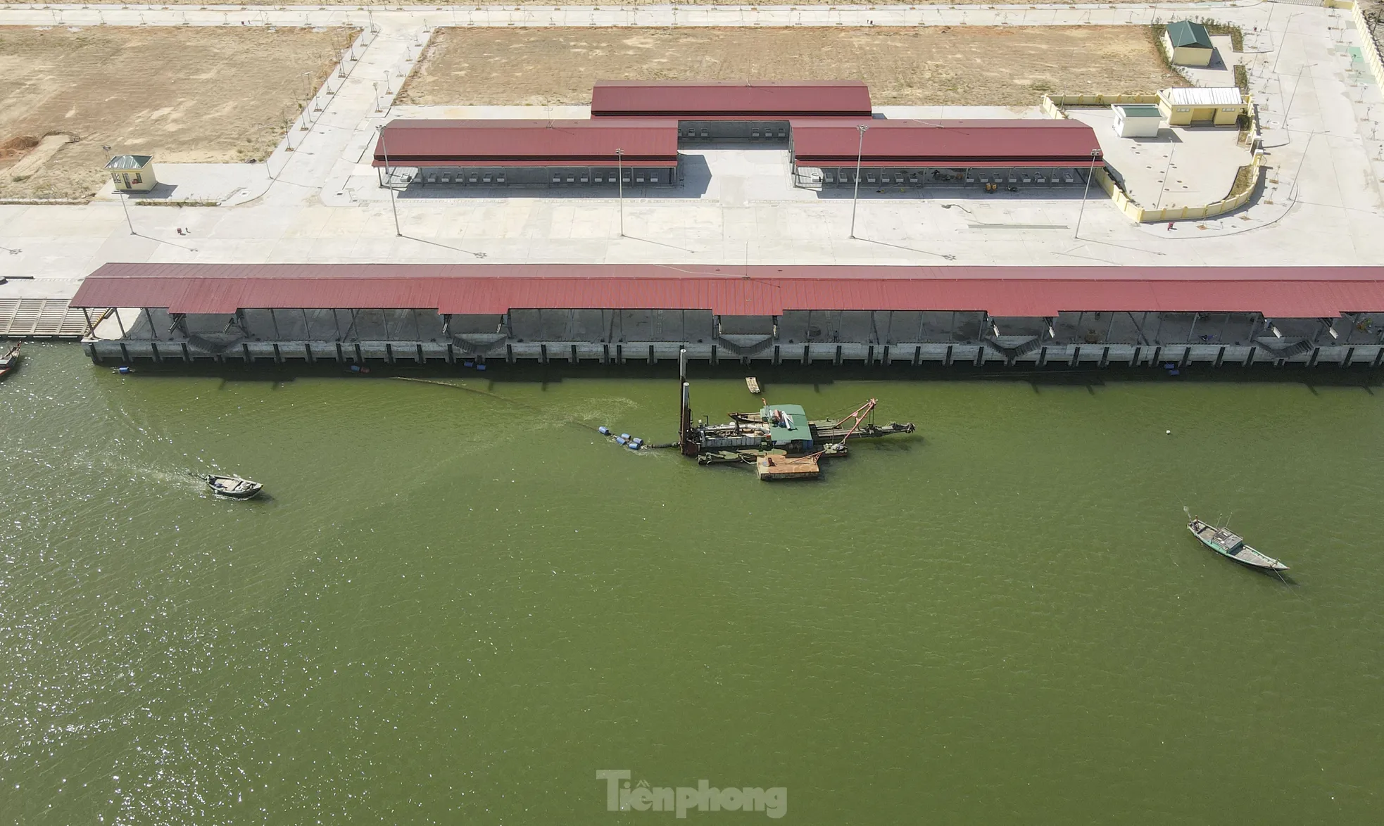 Cảng cá 280 tỷ đồng sắp hoạt động nhưng luồng lạch bồi lắng - 6