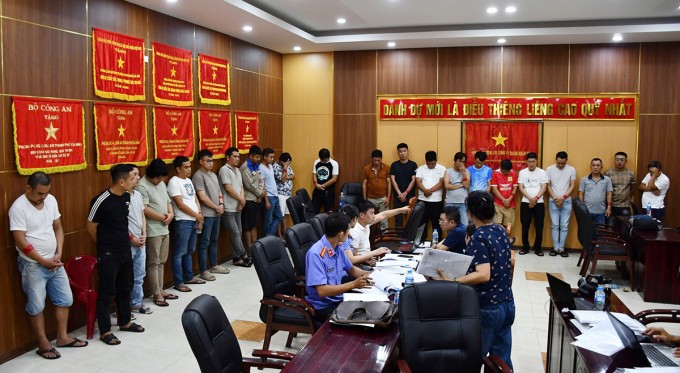 34 nghi can tại cơ quan công an. Ảnh: Xuân Mai