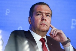 Ông Medvedev cảnh báo đòn trừng phạt tàn khốc nếu Ukraine dùng  " bom bẩn " 