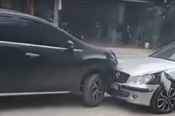 Dừng xe sử dụng ma túy, tài xế gây tai nạn liên hoàn