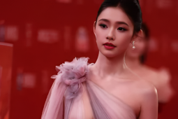  ' Mỹ nhân ngư '  Lâm Duẫn hở bạo