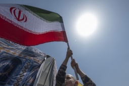 Dân Iran, Israel lo lắng tột độ trước diễn biến chiến tranh