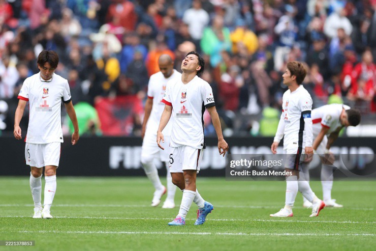 Urawa Red Diamonds ngẩng cao đầu rời giải