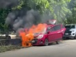 Ô tô 4 chỗ bốc cháy dữ dội