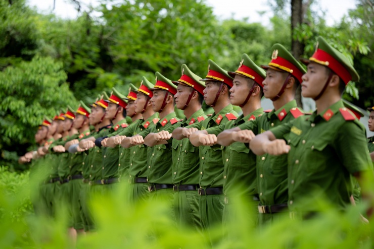 Mồ hôi thấm áo chiến sĩ CAND dưới nắng nóng 40 độ: Những hình ảnh xúc động trên thao trường, hướng đến lễ diễu binh 2/9 - 3