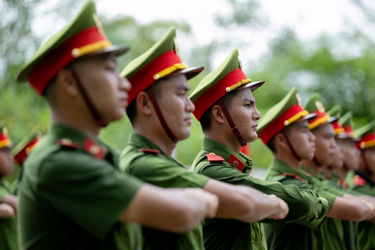 Mồ hôi thấm áo chiến sĩ CAND dưới nắng nóng 40 độ: Những hình ảnh xúc động trên thao trường, hướng đến lễ diễu binh 2/9 - 4
