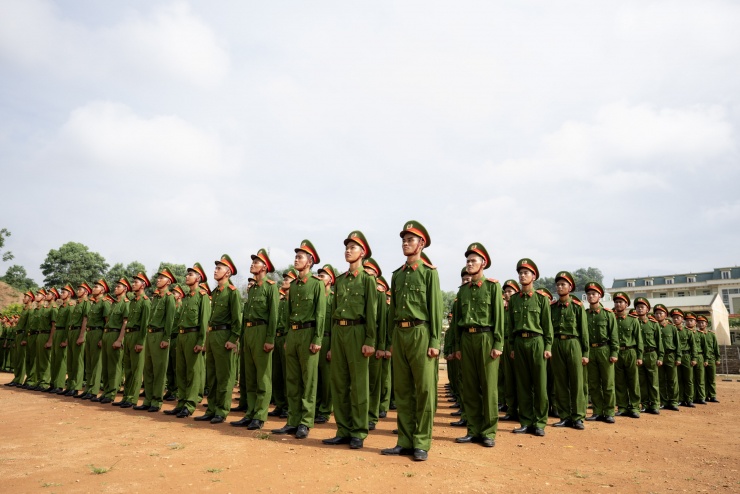 Mồ hôi thấm áo chiến sĩ CAND dưới nắng nóng 40 độ: Những hình ảnh xúc động trên thao trường, hướng đến lễ diễu binh 2/9 - 15