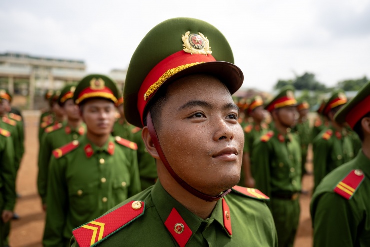 Mồ hôi thấm áo chiến sĩ CAND dưới nắng nóng 40 độ: Những hình ảnh xúc động trên thao trường, hướng đến lễ diễu binh 2/9 - 16