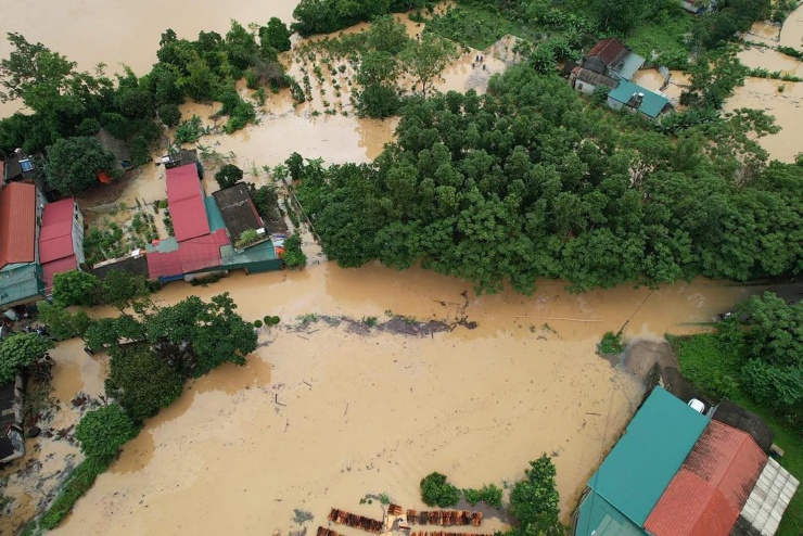 Huyện Hữu Lũng xảy ra tình trạng ngập sâu sau nhiều ngày mưa lớn. Ảnh: Đức Sơn