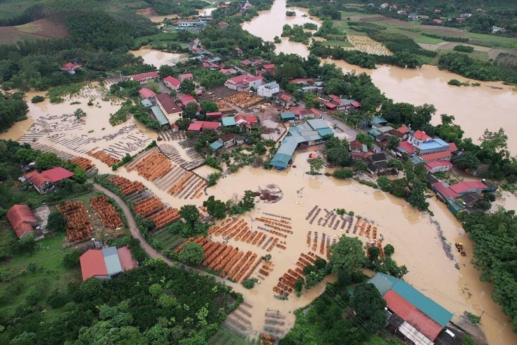 Hơn 400 hộ dân tại Hữu Lũng bị cô lập do nước ngập. Ảnh: Đức Sơn