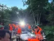 Nước dâng cao từng phút, xuyên đêm cứu dân thoát khỏi rốn lũ nguy hiểm