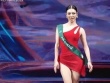 Thí sinh hoa hậu catwalk với đồ tái chế từ bao tải, diễn áo tắm rực lửa