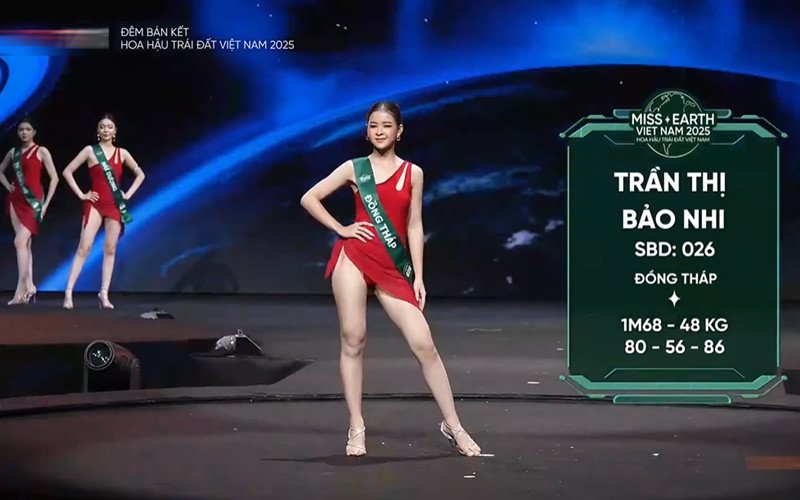 Thí sinh hoa hậu catwalk với đồ tái chế từ bao tải, diễn áo tắm rực lửa - 12