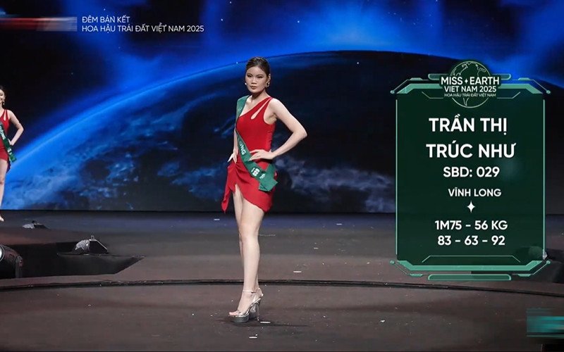 Thí sinh hoa hậu catwalk với đồ tái chế từ bao tải, diễn áo tắm rực lửa - 13