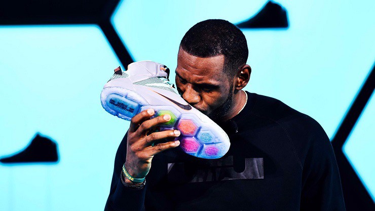 Thỏa thuận trọn đời với Nike được ký từ năm 2015 cũng đóng vai trò lớn trong việc gia tăng tài sản của anh.
