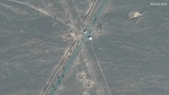 Hình ảnh cho thấy hoạt động di chuyển vật liệu quy mô lớn tại cơ sở hạt nhân Fordow.