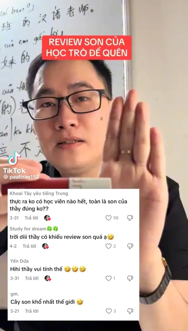 Cộng đồng mạng được một phen thích thú vì độ "chịu chơi" của thầy giáo.