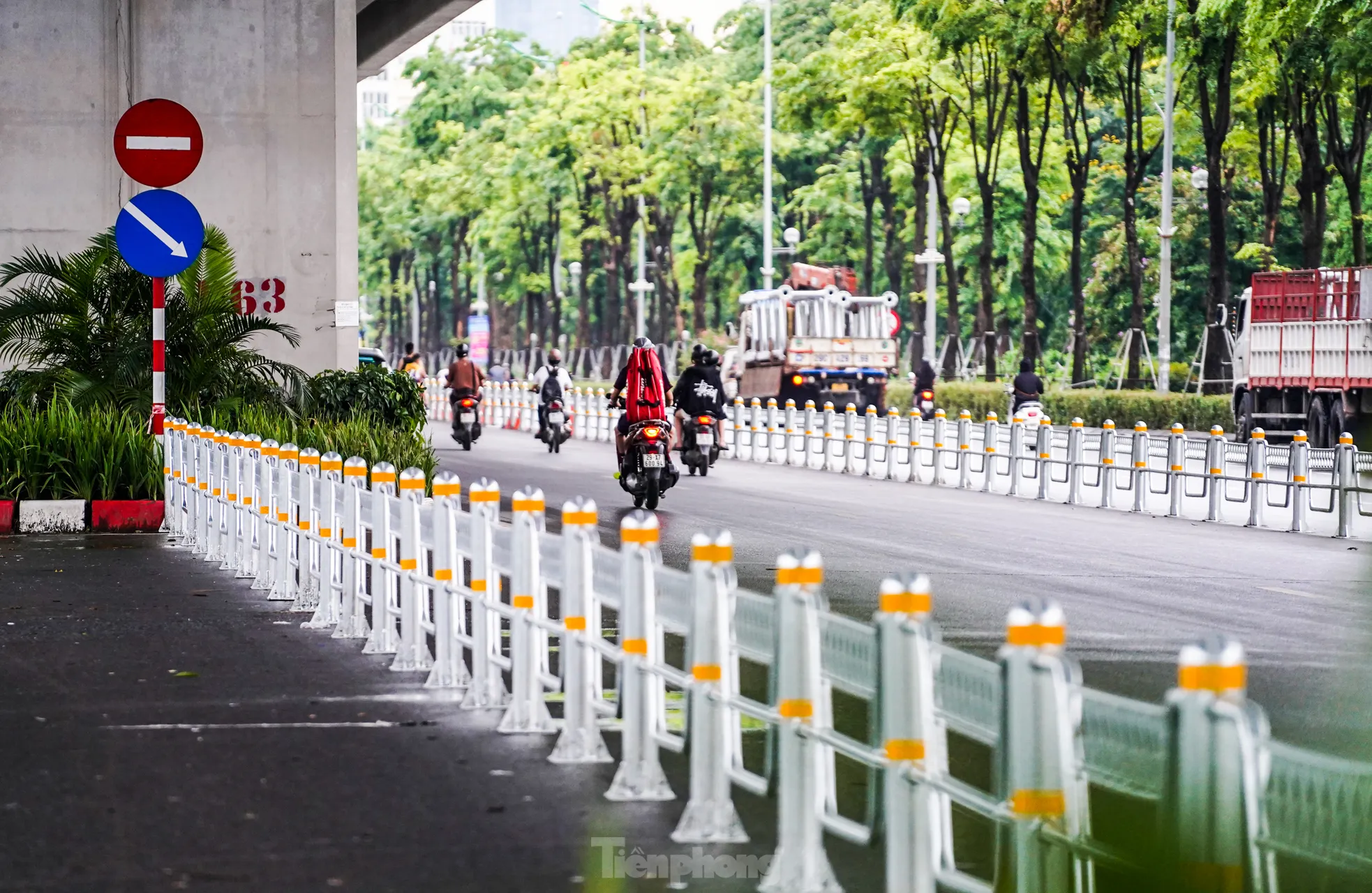 Tuy vậy, việc lắp đặt dải phân cách cứng đã phần nào hạn chế tình trạng quay đầu xe không đúng nơi quy định như trước đây.