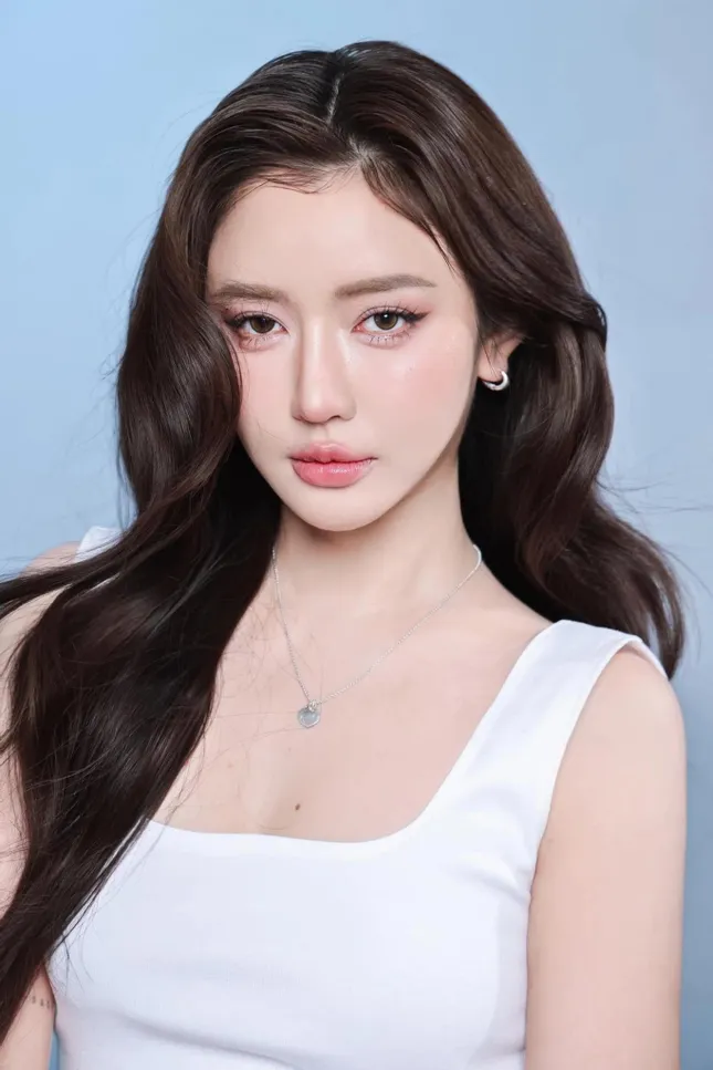 Bích Phương là một trong những cái tên được netizen "chắc suất" chung kết Em Xinh.