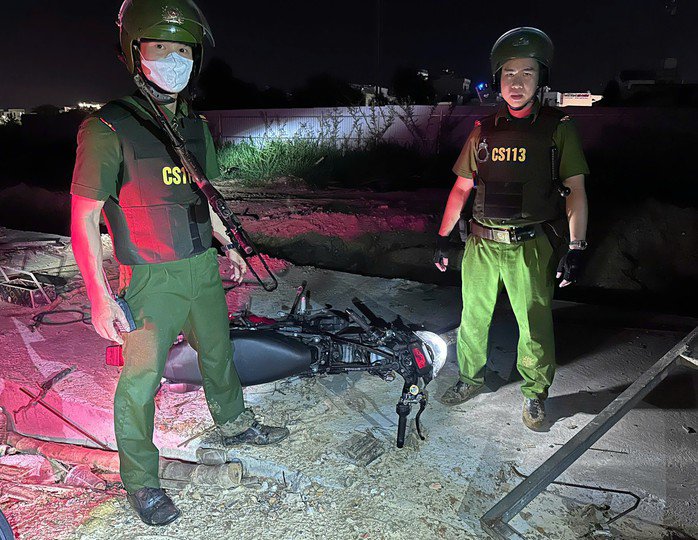 Trước nhóm đối tượng manh động, lực lượng cảnh sát 113 phải bắn gần 10 phát đạn chỉ thiên