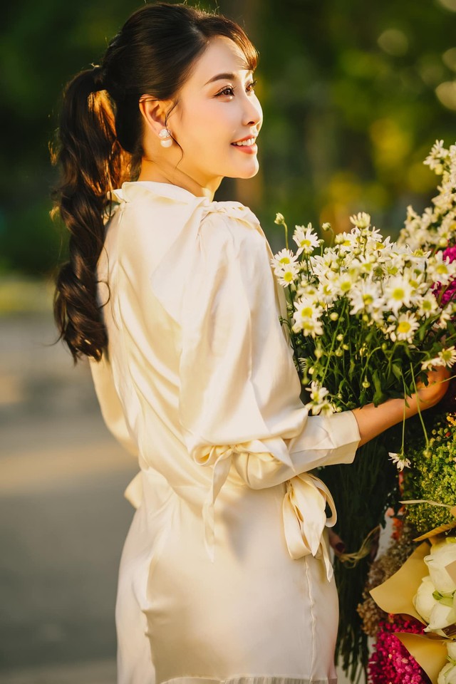 Muốn trẻ đẹp, Hà Kiều Anh phải có làn da trắng mịn màng và khỏe khoắn. Để sở hữu làn da không tuổi, Hoa hậu Việt Nam 1992, Hà Kiều Anh cho biết mình có bí quyết riêng.
