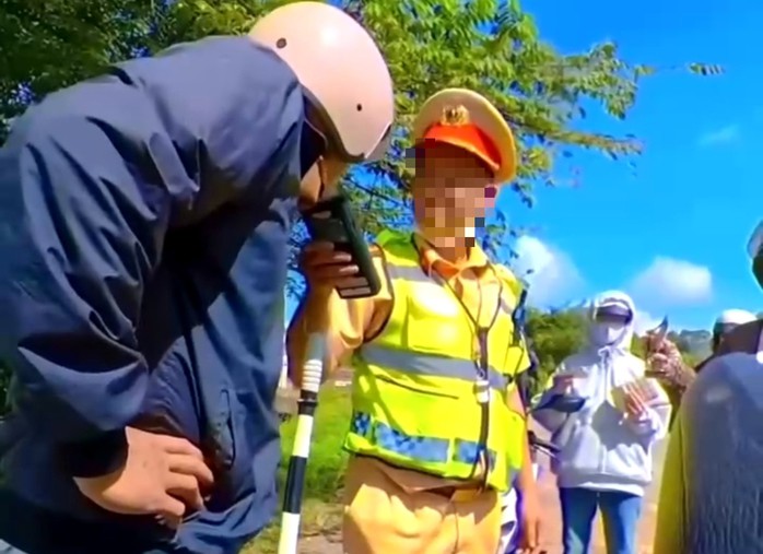 Cán bộ CSGT có lời nói thiếu chuẩn mực với người tham gia giao thông