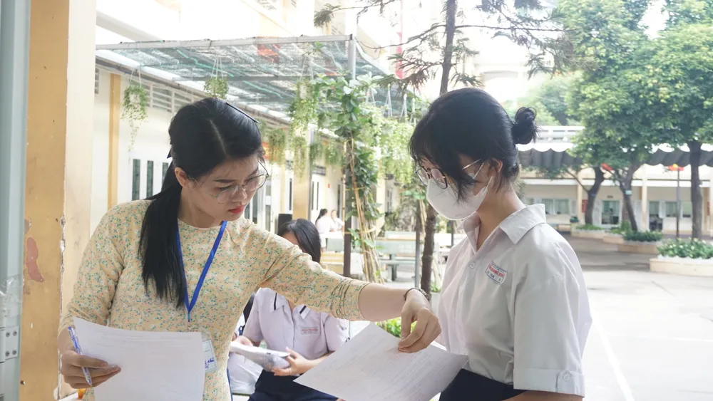 Thí sinh tham dự kỳ thi vào lớp 10 tại TP.HCM. Ảnh: NGUYỄN QUYÊN