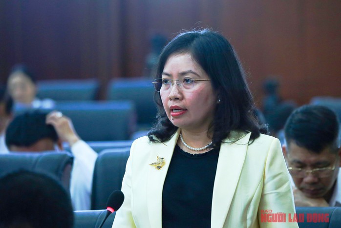 Bà Lê Thị Kim Phương, Giám đốc Sở Công Thương TP Đà Nẵng phát biểu tại kỳ họp HĐND thành phố chiều 23-6