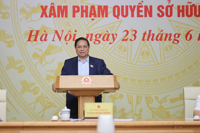 Thủ tướng Phạm Minh Chính chủ trì Hội nghị trực tuyến toàn quốc sơ kết công tác 6 tháng đầu năm 2025 và tổng kết đợt cao điểm đấu tranh, ngăn chặn, đẩy lùi tình trạng buôn lậu, gian lận thương mại, hàng giả, xâm phạm quyền sở hữu trí tuệ. Ảnh: VGP