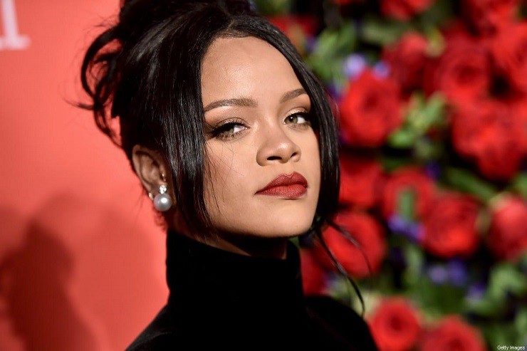 Dù album phòng thu gần nhất ra mắt từ 2016, Rihanna vẫn duy trì sức hút toàn cầu và được kỳ vọng sớm trở lại với sản phẩm âm nhạc mới.
