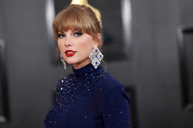 Taylor Swift cũng trở thành tỷ phú nhờ âm nhạc và lưu diễn. Giá trị tài sản ròng của cô đạt 1,6 tỷ USD.
