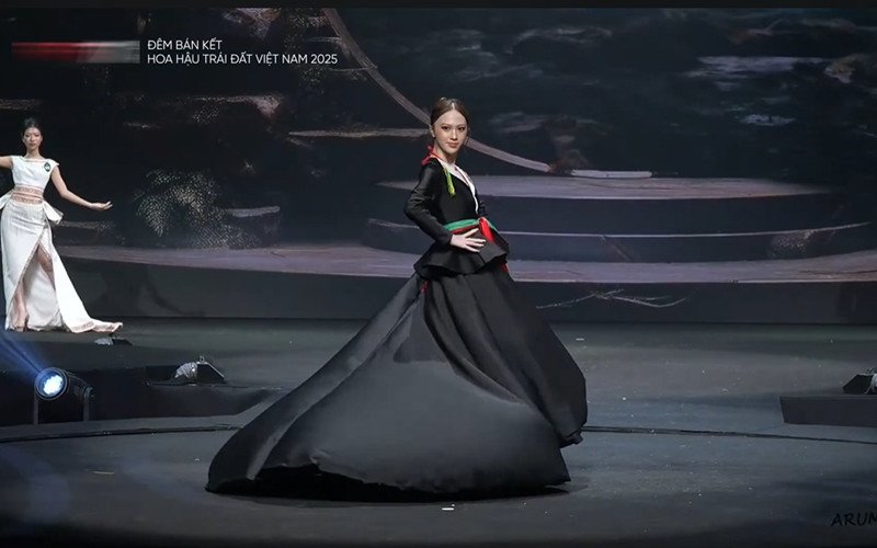Thí sinh hoa hậu catwalk với đồ tái chế từ bao tải, diễn áo tắm rực lửa - 21